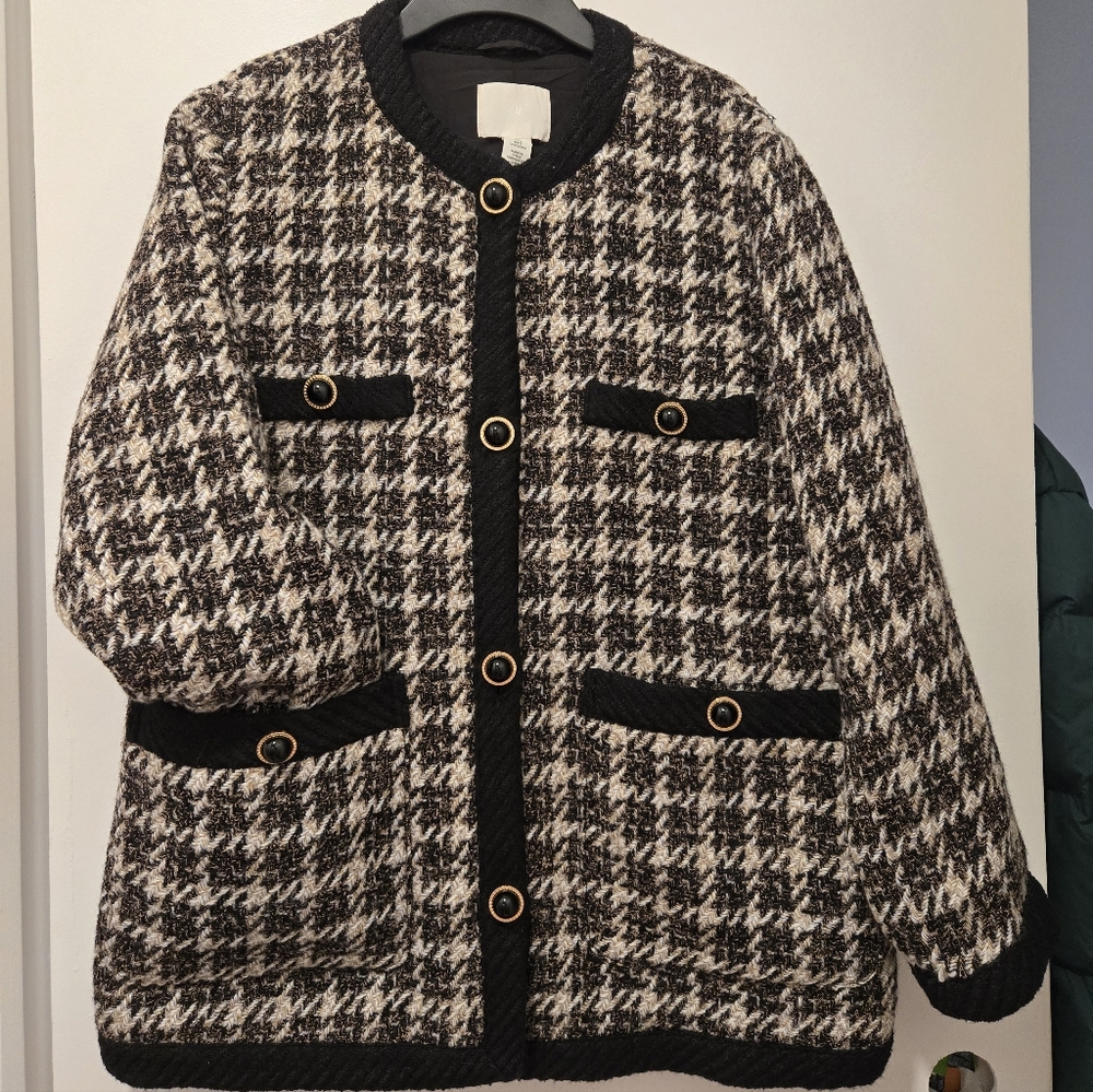 H&M Textured-weave Jacket in a black and cream houndstooth pattern